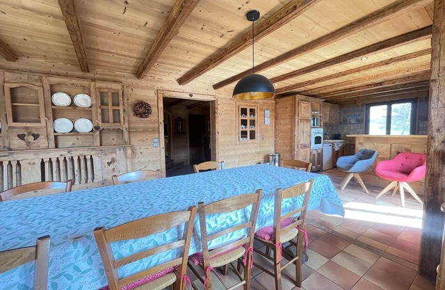 Chalet in Flumet for 8 guests with terrace and WiFi