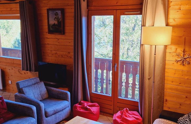 Chalet in Montalbert: 3 Bedrooms, Mezzanine, Fireplace, Equipped Kitchen, Parking