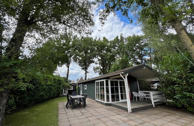 Chalet in Voorthuizen with indoor pool