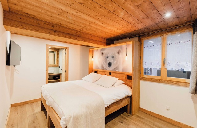 Chalet Isatis newly constructed luxury chalet, proximity to pistes Montgenevre