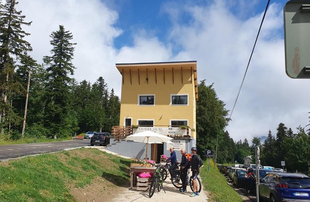 Chalet Jaune Charmant SOM