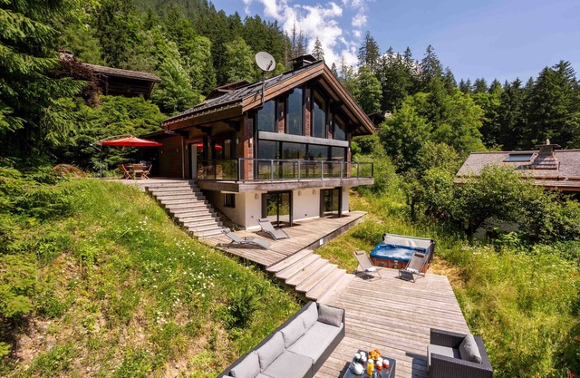 Chalet La Source - a self catered chalet that sleeps 8 guests in 4 bedrooms