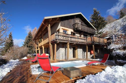 Chalet le Chantelevent for 24 Guests - Slope Views, Pool & Jacuzzi