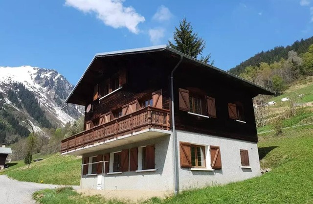 Chalet Les Airelles - Chalets for 12 People