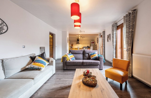 Chalet 'Les Églantiers' with Mountain View, Private Garden and Wi-Fi