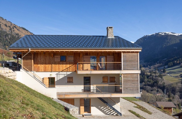 Chalet 'Les Galetas Du Mont Blanc' with Private Terrace, Balcony and Wi-Fi