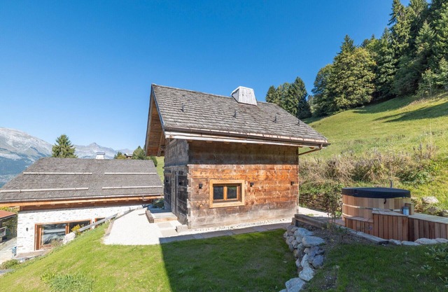 Chalet 'Mazot De La Pointe Percée' with Balcony