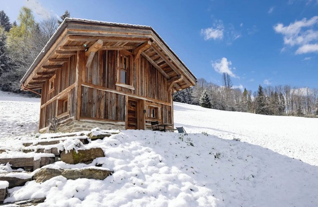 Chalet 'Mazot Des Aravis' with Mountain View, Private Terrace and Private Garden
