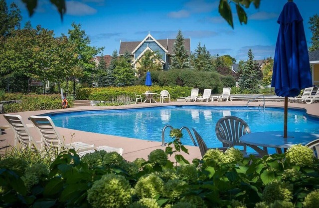Chalet near Blue Mountain: Shuttle, Walk & Trails!
