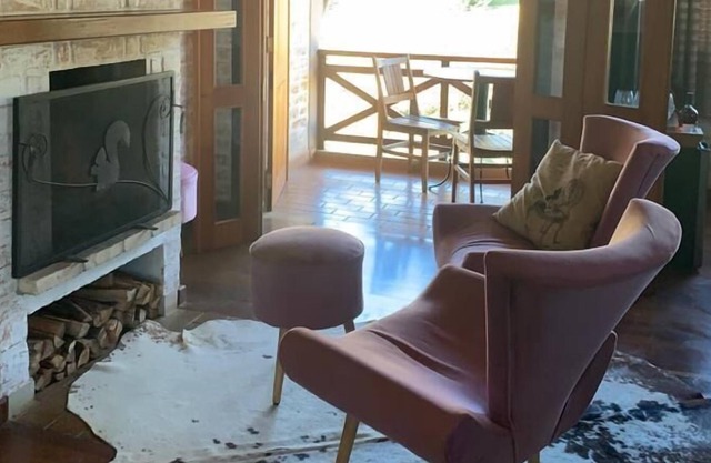 Chalet on Av. Main of Monte Verde with Living Room, Fireplace and Bathtub