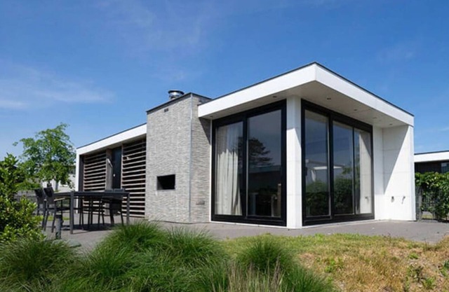 Chalet on the water at the beautiful Veluwemeer