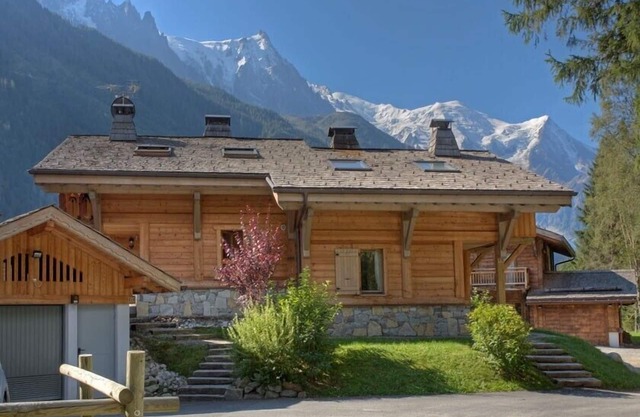 Chalet Rimaye - 4 bedroom chalet close to Flegere cable car and Chamonix golf