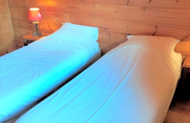 Chalet, swimming pool, sauna, terrace, fireplace or stove, tv, ski locker, 56m², La Joue du Loup