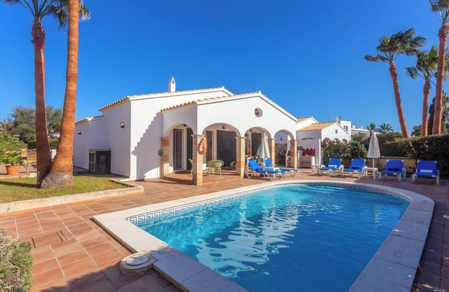 Chalet Villa El Pinar 4 with Pool, Wi-Fi, A/C & Terraces