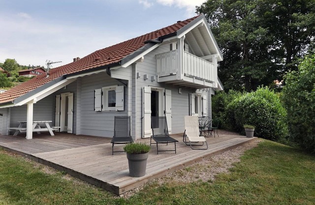 Chalet with Terrace, Private Garden, Balcony and Lake View