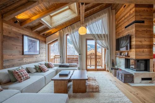 Chalet Yolo with Pool Spa and catering