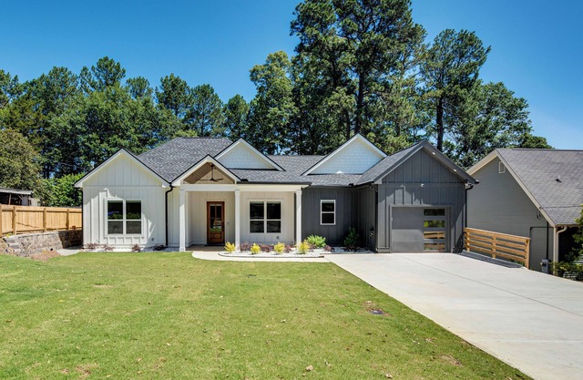Chamblee Home w/ Covered Patio & Gas Grill!
