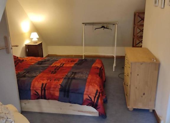 chambre chez l'habitant ,bleue, maison ancienne