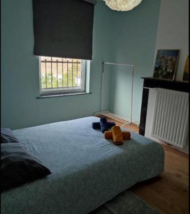 Chambre confortable lit double schaarbeek 1ere étage clé normal