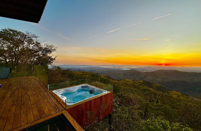 chameleon suite Monteverde Puntarenas, panoramic views.