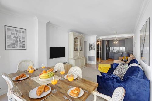 Champs-Élysées & Arc de Triomphe - 2BR - Paris Vacation Rentals