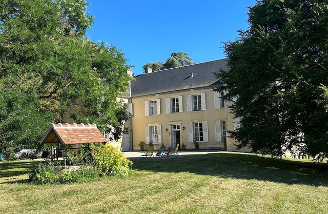 Character house and its park 12pers