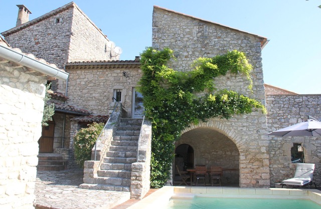 Character house with swimming pool, 5 bedrooms with double beds.