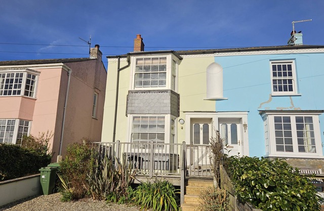 Charlies - a cottage that sleeps 6 guests in 3 bedrooms