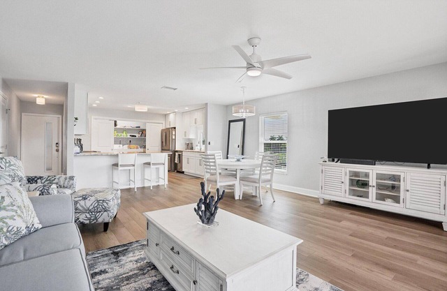 Charlotte County Condo 5889: Tranquil Stay by the Pool