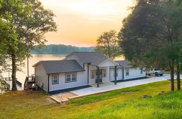 Charlotte Lake House with Private Dock. Sleeps 12