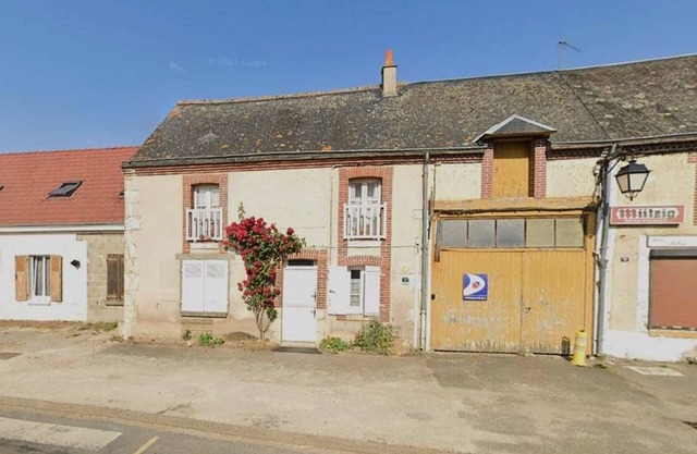 Charming 8-Person Cottage in Quaint Village Near Historic Chateaux