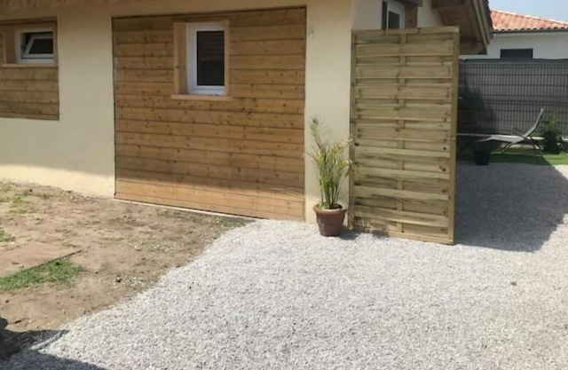 Charmant Petit t2 Charpente Bois et Jardinet