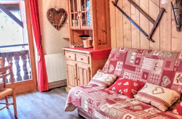 Charmant studio rénové avec mezzanine, balcon et parking au pied du téléphérique de Nyon - FR-1-524-86