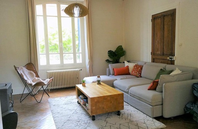 Charmante maison bourguignonne avec grand jardin et parking