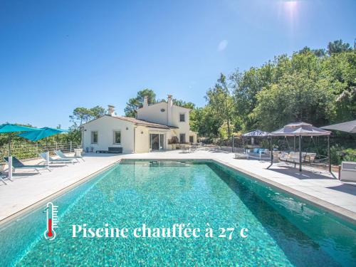 Charmante villa avec grande piscine au calme