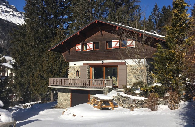 Charming renovated chalet - between the village center and the ski lifts (600m)