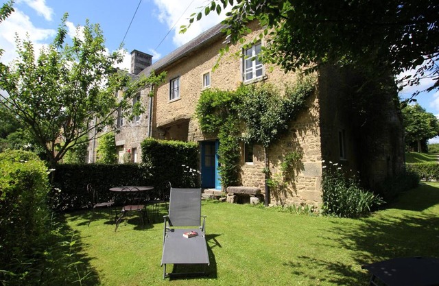 Charming Countryside Home with Eco-Friendly Heating, Baby-Sitting, Stone Carving Workshops & More