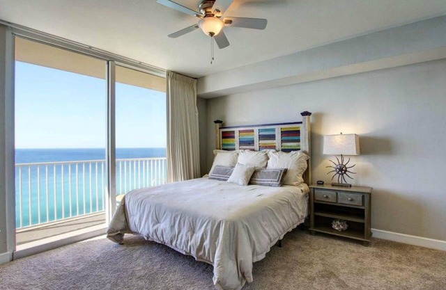 Charming 1-bedroom + bunk condo with free beach chairs in Panama City Beach