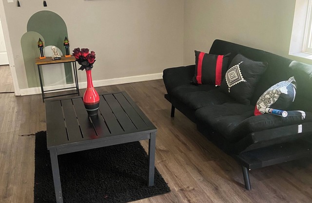 Charming 1-bedroom house rain Stone Mountain with WiFi access