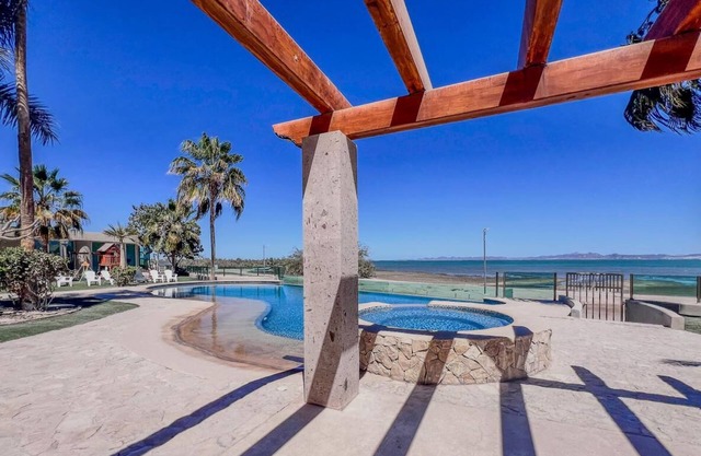 Charming 1-bedroom Studio condo in nice El Centenario with WiFi, AC great view.