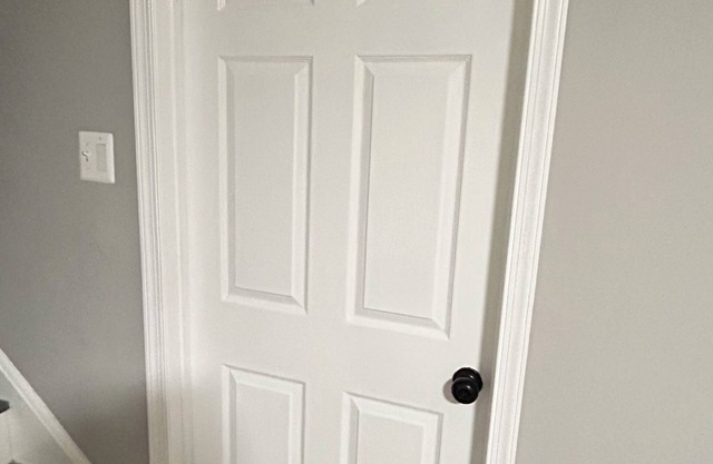 Charming 1-bedroom room with WiFi, AC in serene Atlantic City- Shared space