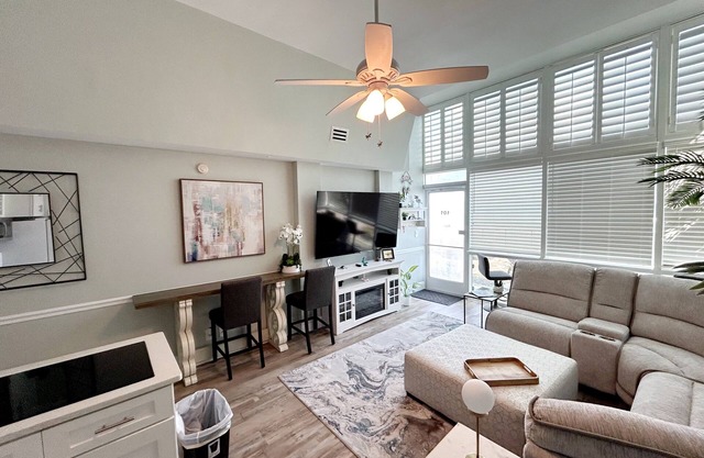Charming 1-bedroom condo in fabulous Daytona Beach with WiFi, fitness room