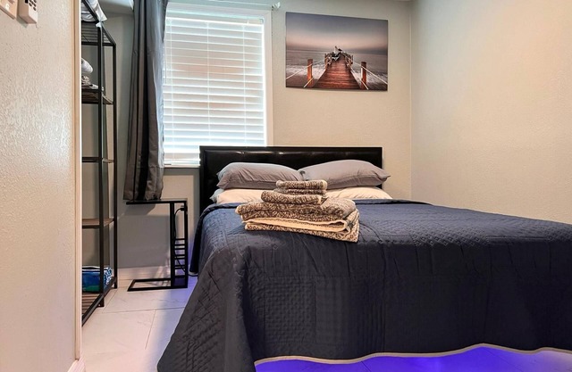 Charming 1-bedroom apartment with WiFi, AC in wonderful Clearwater