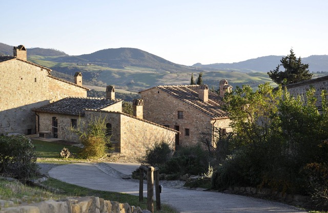 Charming 1-bedroom apartment in brilliant Gambassi with WiFi