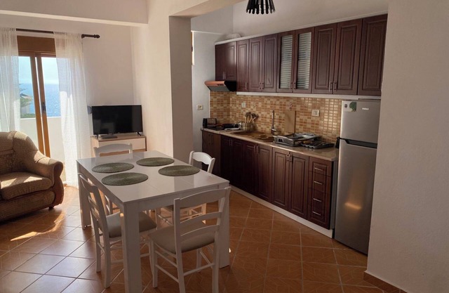 Charming 1-bedroom apartment in pleasant Sarandë with AC