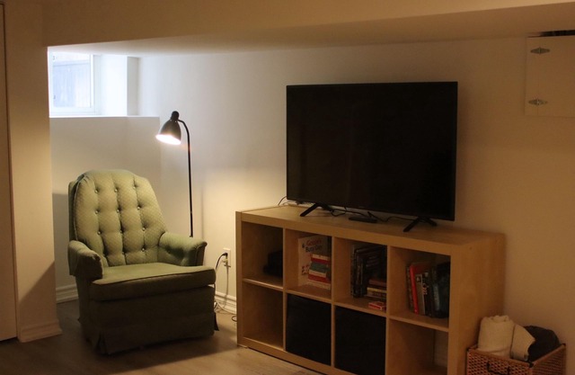 Charming 1-bedroom apartment in downtown Toronto neighbourhood with WiFi, AC
