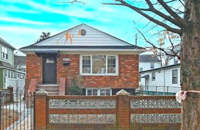 Charming 1-Bedroom Apartment in Fabulous Queens with Wifi and AC