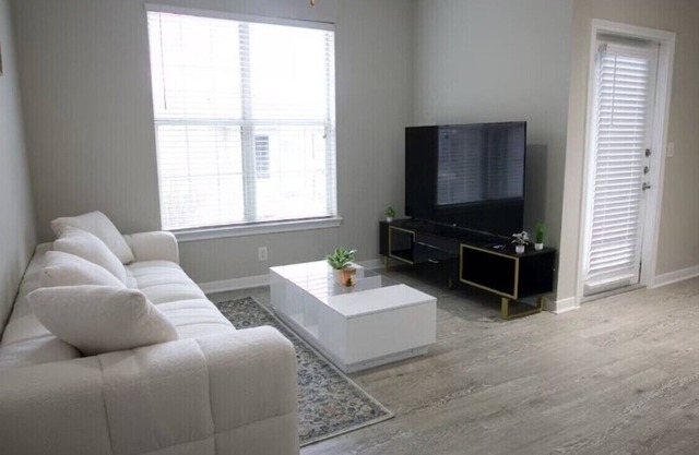 Charming 1-Bedroom Apt with Pool & Fitness Center