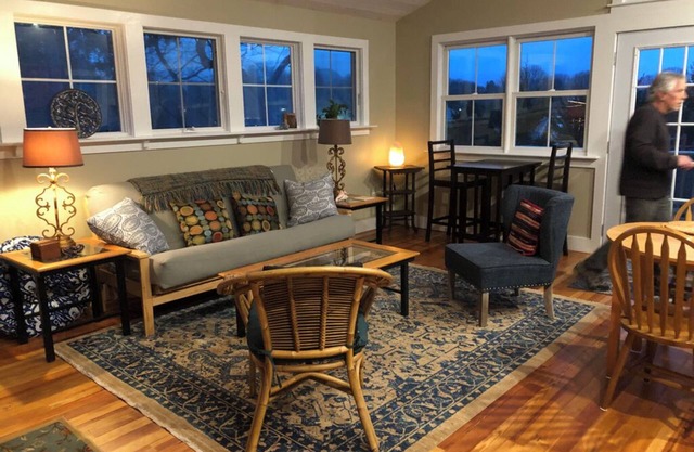 Charming 1-bedroom cottage walkable to town, bike path; a short drive to beaches