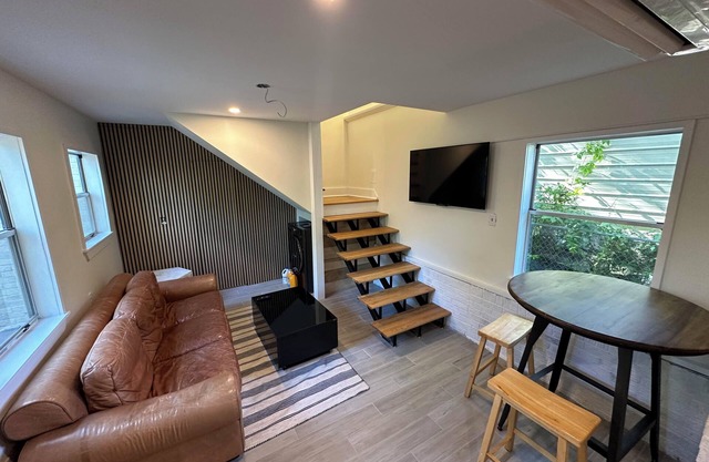 Charming 1-bedroom house in enjoyable Charleston with AC, WiFi